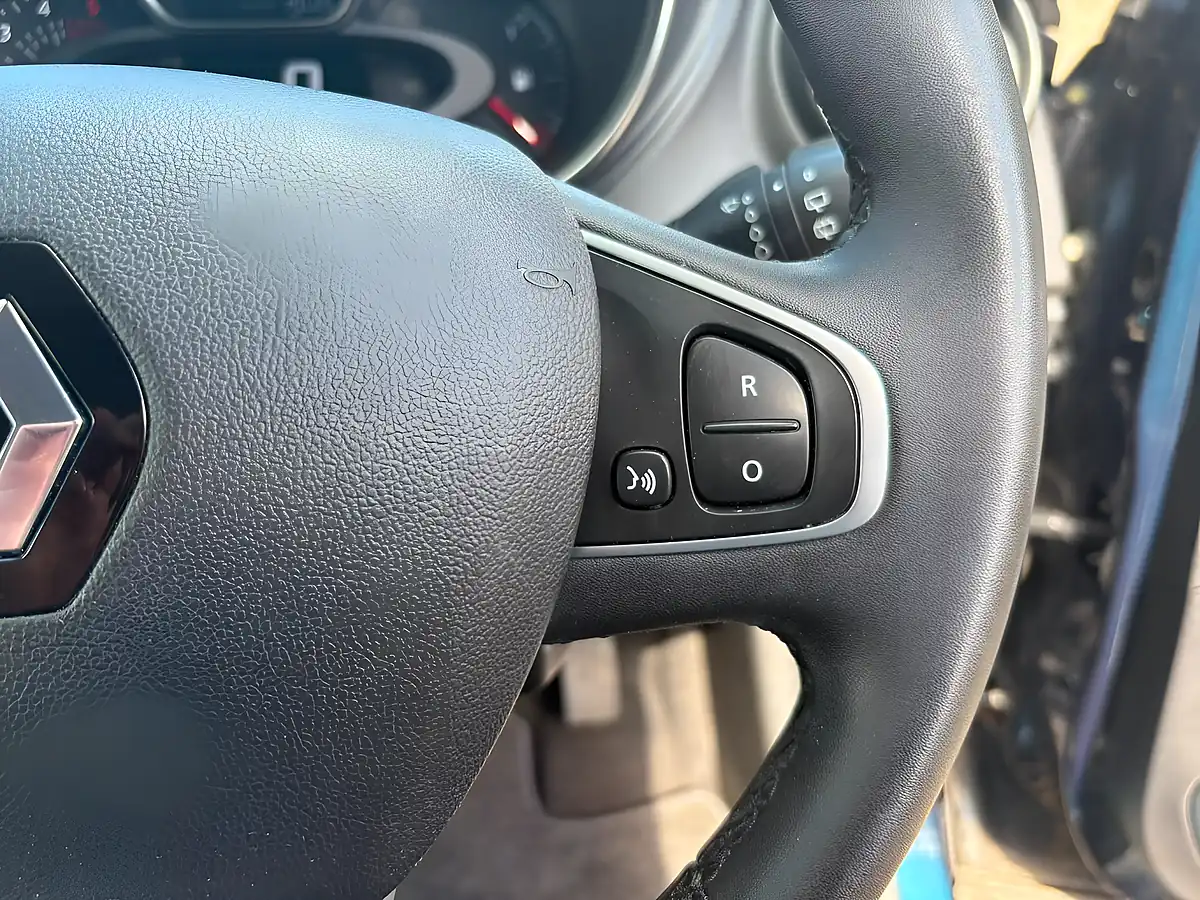 Used 2017 Renault Captur Dynamique Nav Blue - Interior and Exterior details 17