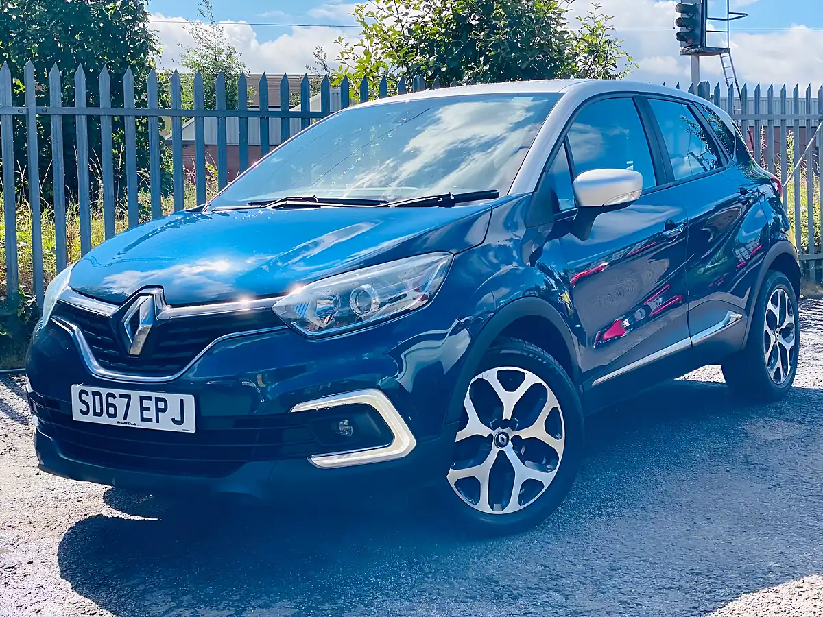 Used 2017 Renault Captur Dynamique Nav Blue - Interior and Exterior details 3