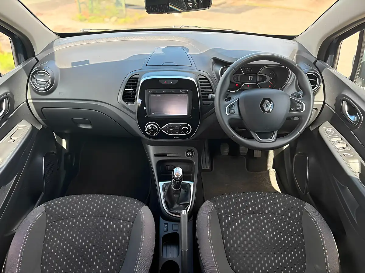 Used 2017 Renault Captur Dynamique Nav Blue - Interior and Exterior details 4