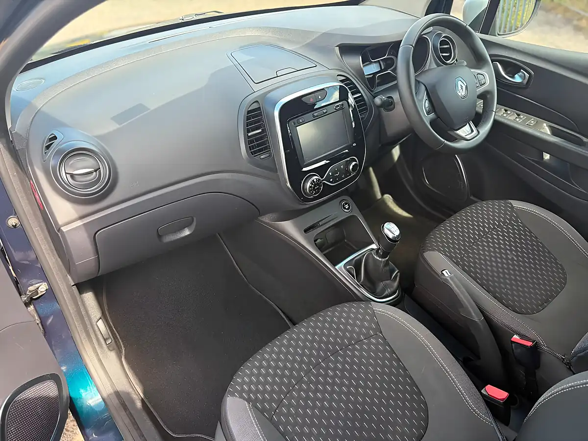 Used 2017 Renault Captur Dynamique Nav Blue - Interior and Exterior details 5