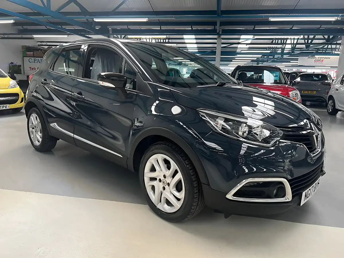 Used 2017 Renault Captur Dynamique Nav Blue - Front View