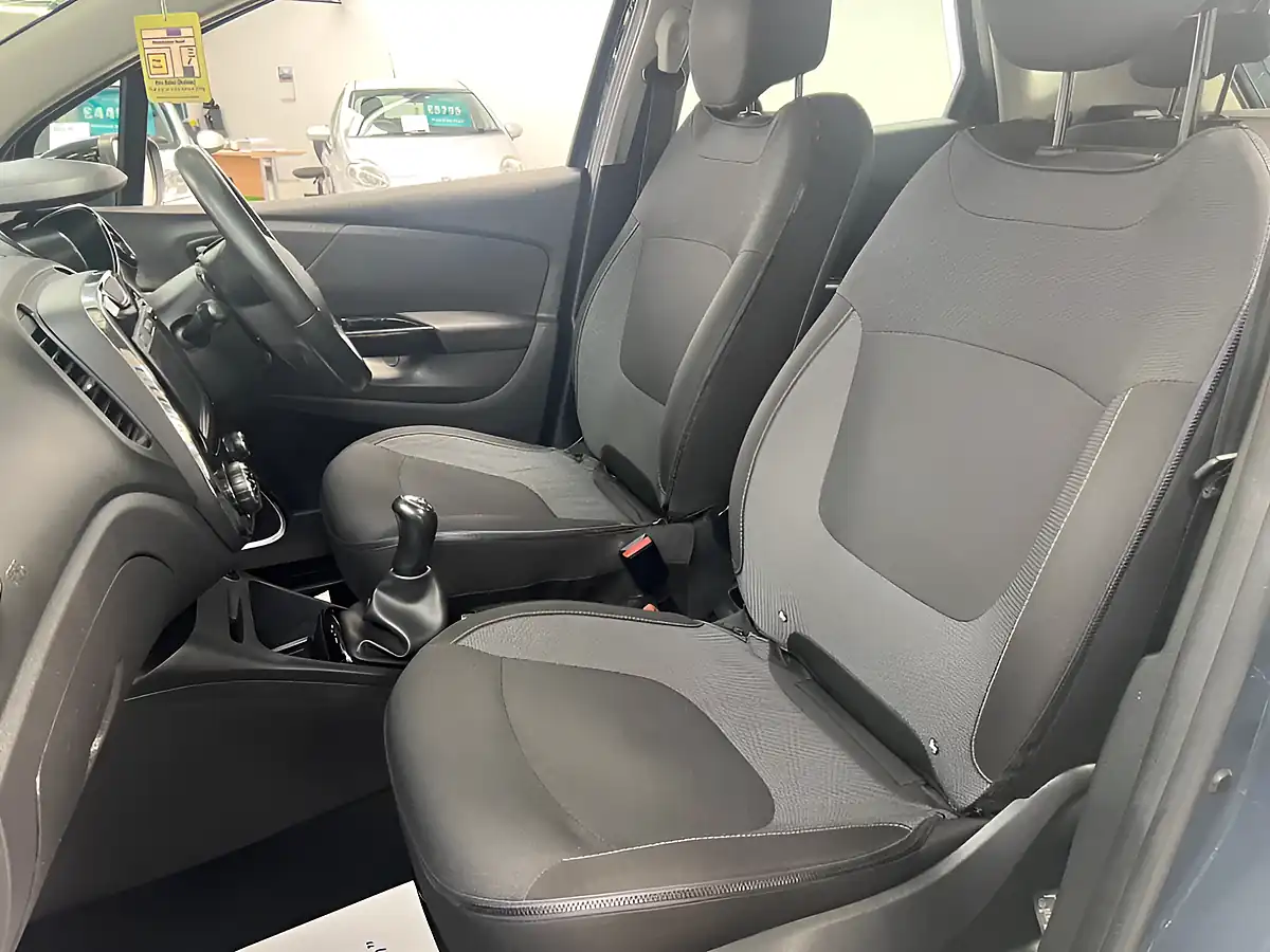 Used 2017 Renault Captur Dynamique Nav Blue - Interior and Exterior details 15