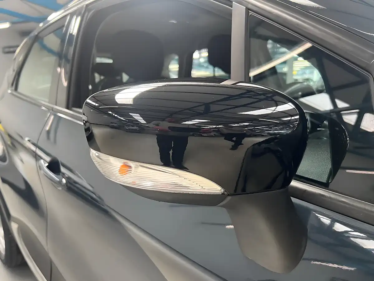 Used 2017 Renault Captur Dynamique Nav Blue - Interior and Exterior details 19