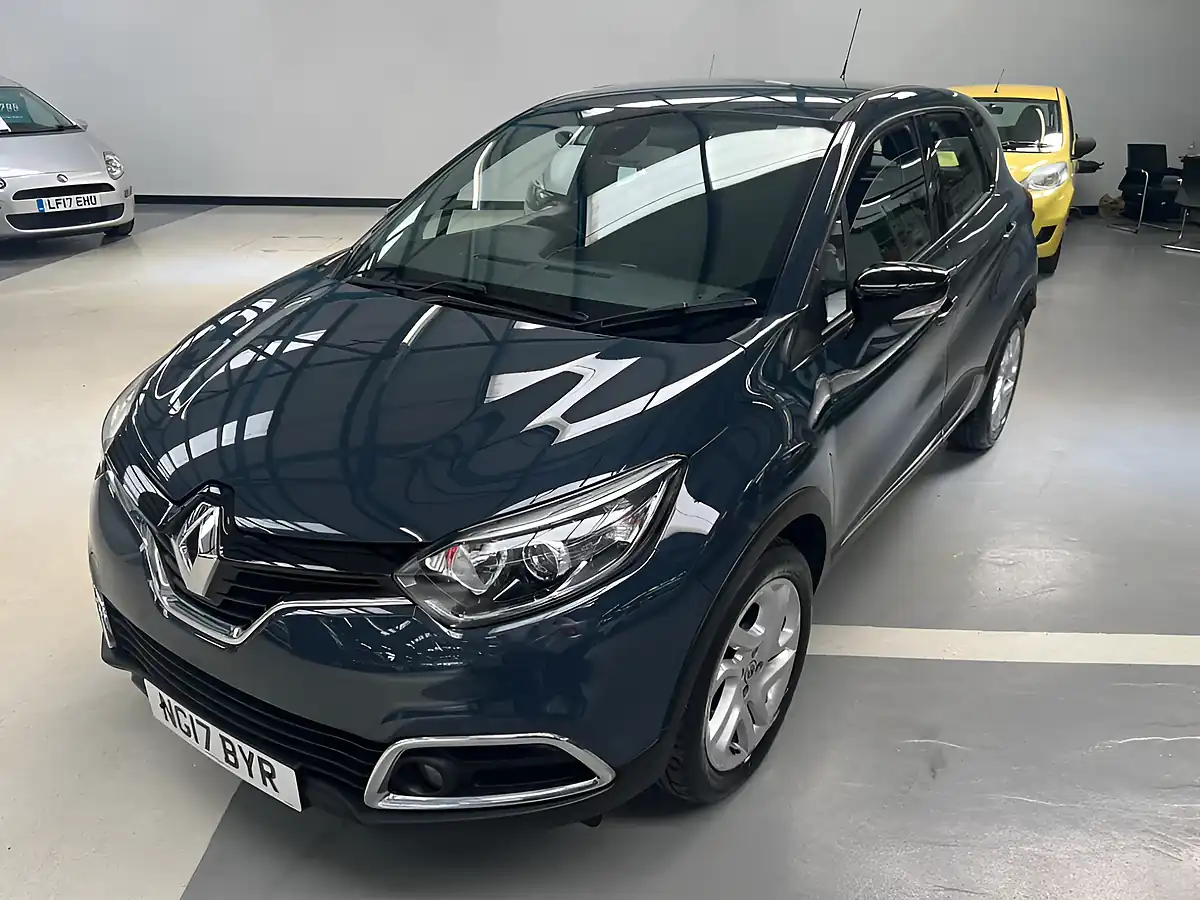 Used 2017 Renault Captur Dynamique Nav Blue - Interior and Exterior details 3