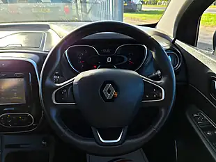 Used 2017 Renault Captur Dynamique Nav Boston Blue - Interior and Exterior details 10