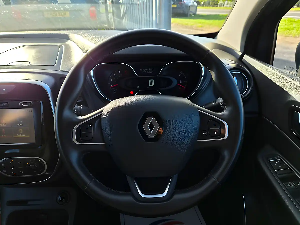 Used 2017 Renault Captur Dynamique Nav Boston Blue - Interior and Exterior details 10