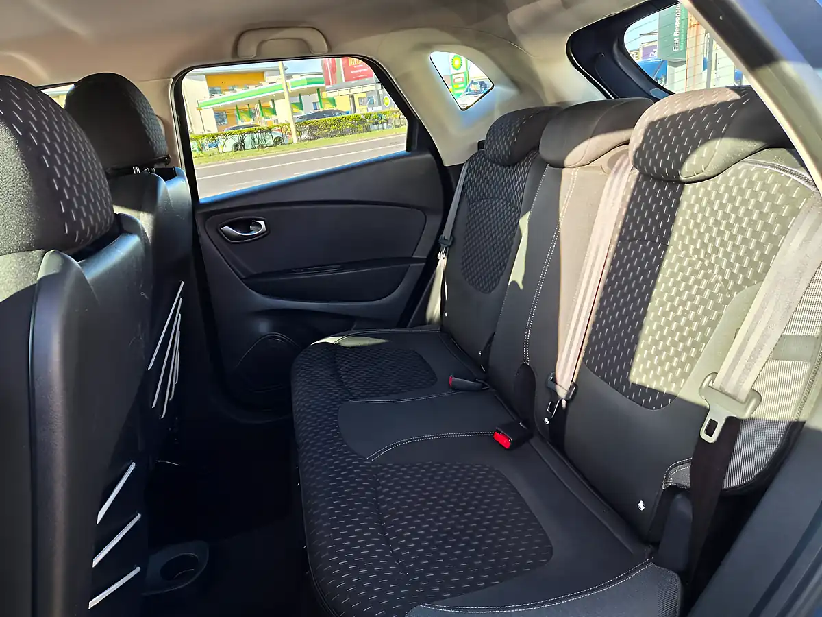 Used 2017 Renault Captur Dynamique Nav Boston Blue - Interior and Exterior details 16