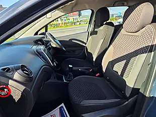 Used 2017 Renault Captur Dynamique Nav Boston Blue - Interior and Exterior details 17
