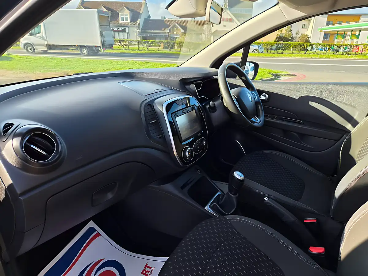 Used 2017 Renault Captur Dynamique Nav Boston Blue - Interior and Exterior details 18