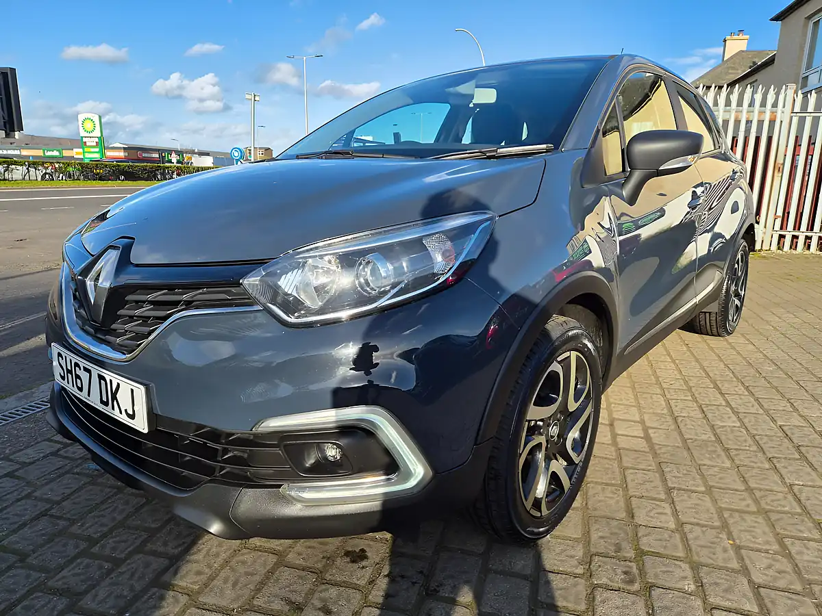 Used 2017 Renault Captur Dynamique Nav Boston Blue - Interior and Exterior details 3