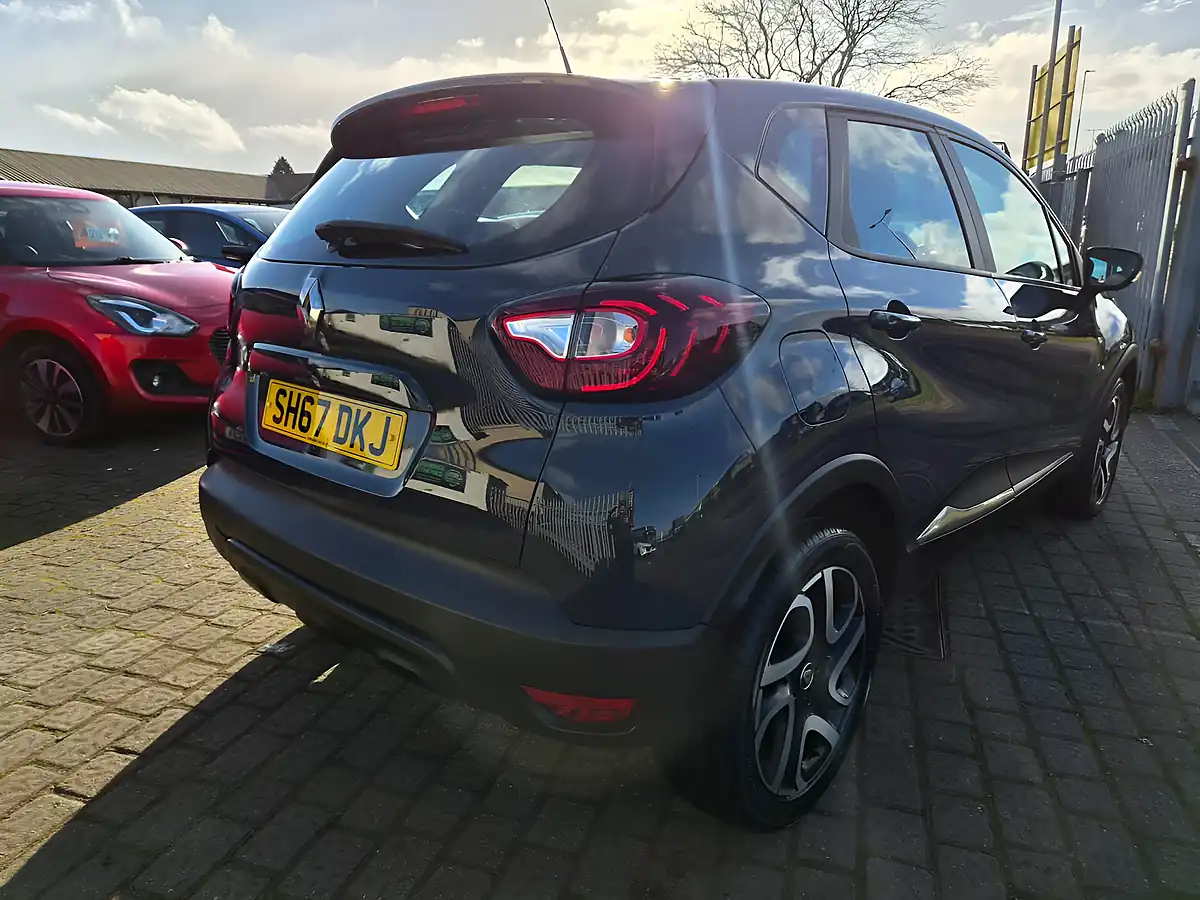 Used 2017 Renault Captur Dynamique Nav Boston Blue - Interior and Exterior details 6