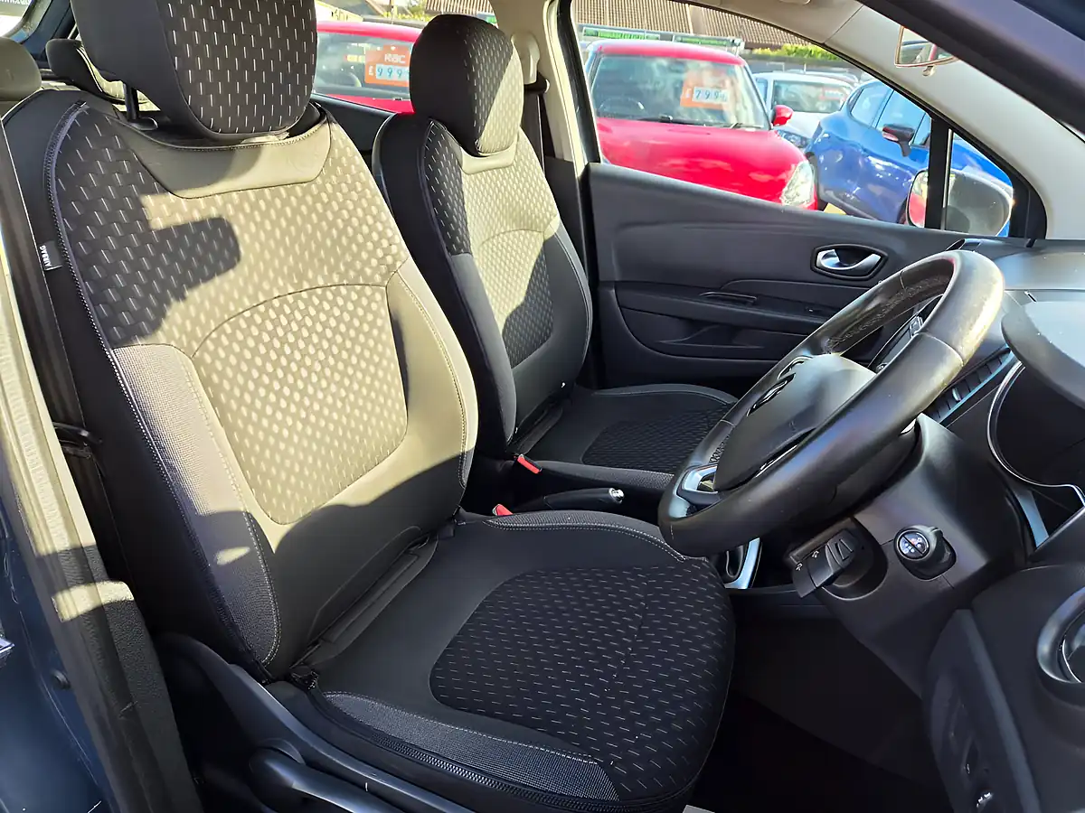 Used 2017 Renault Captur Dynamique Nav Boston Blue - Interior and Exterior details 7