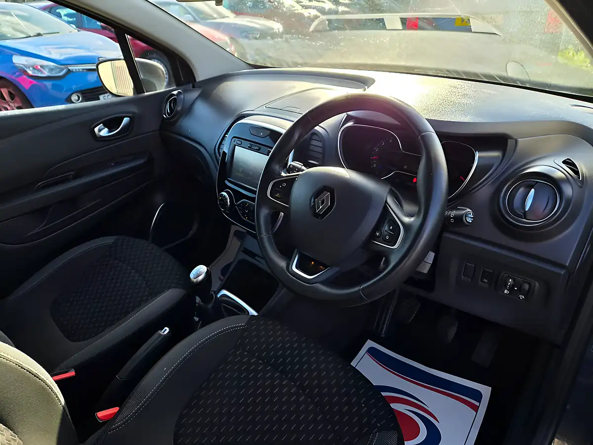 Used 2017 Renault Captur Dynamique Nav Boston Blue - Interior and Exterior details 8