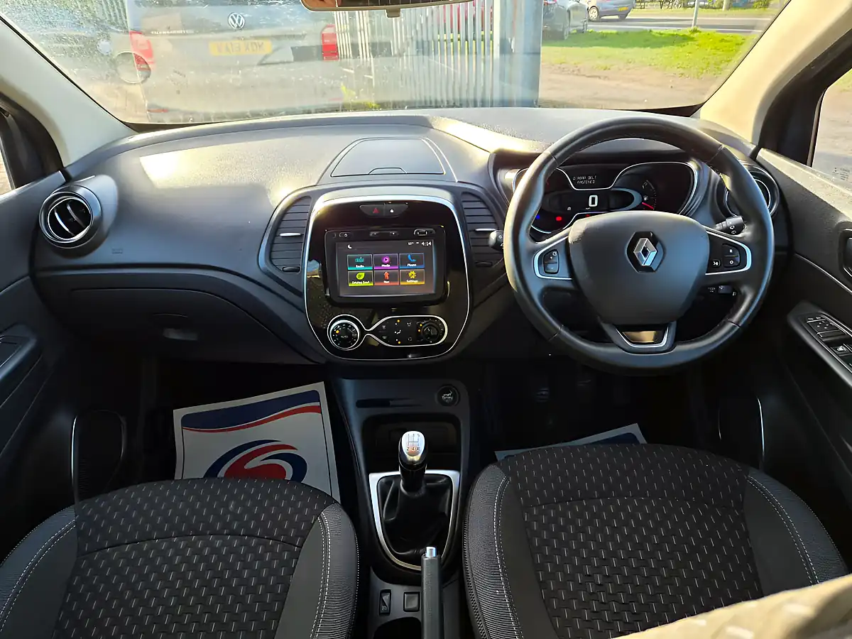 Used 2017 Renault Captur Dynamique Nav Boston Blue - Interior and Exterior details 9