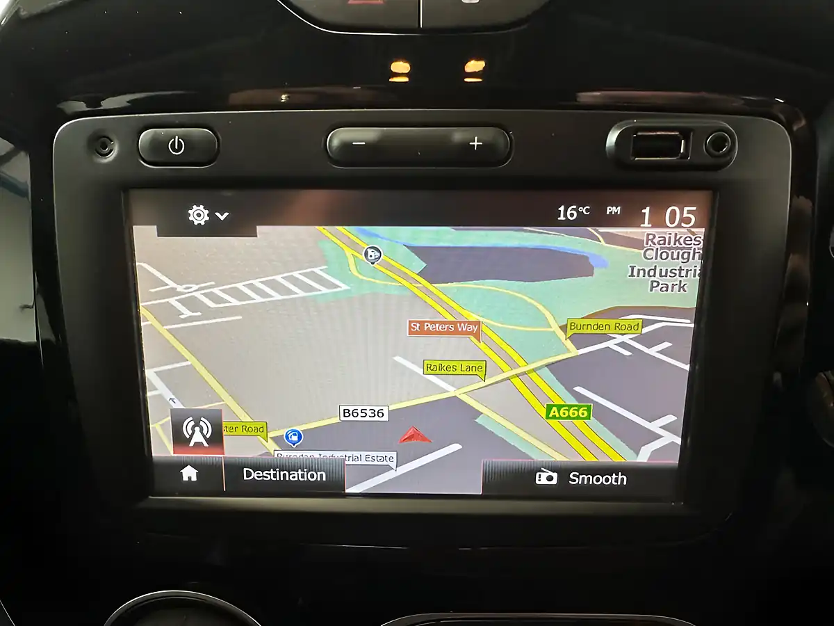 Used 2017 Renault Captur Dynamique Nav Desert Orange - Interior and Exterior details 11