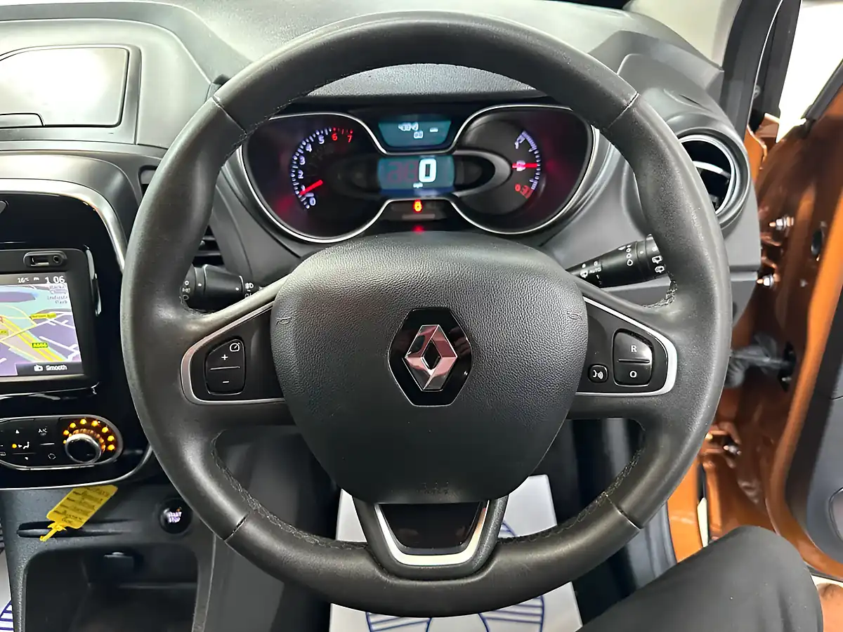 Used 2017 Renault Captur Dynamique Nav Desert Orange - Interior and Exterior details 12