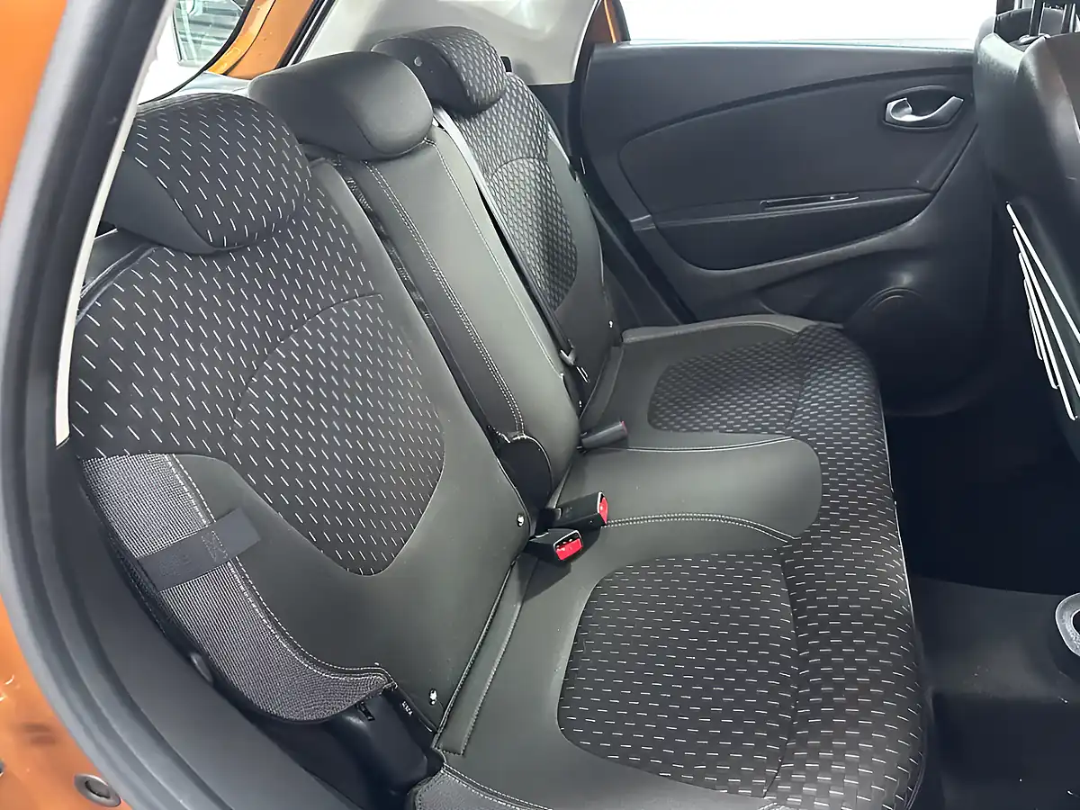 Used 2017 Renault Captur Dynamique Nav Desert Orange - Interior and Exterior details 14