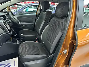 Used 2017 Renault Captur Dynamique Nav Desert Orange - Interior and Exterior details 16
