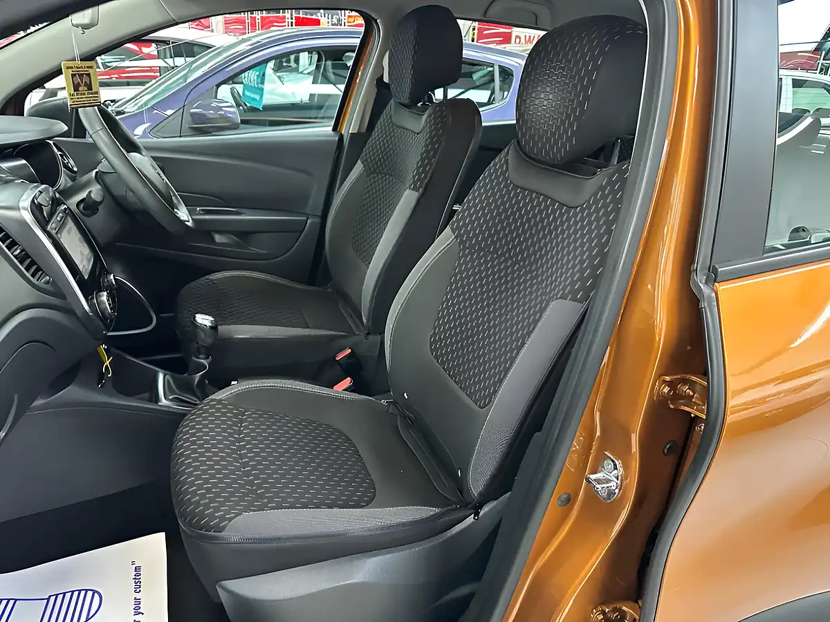 Used 2017 Renault Captur Dynamique Nav Desert Orange - Interior and Exterior details 16