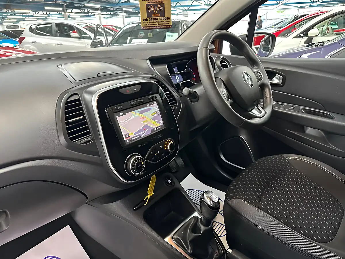 Used 2017 Renault Captur Dynamique Nav Desert Orange - Interior and Exterior details 17