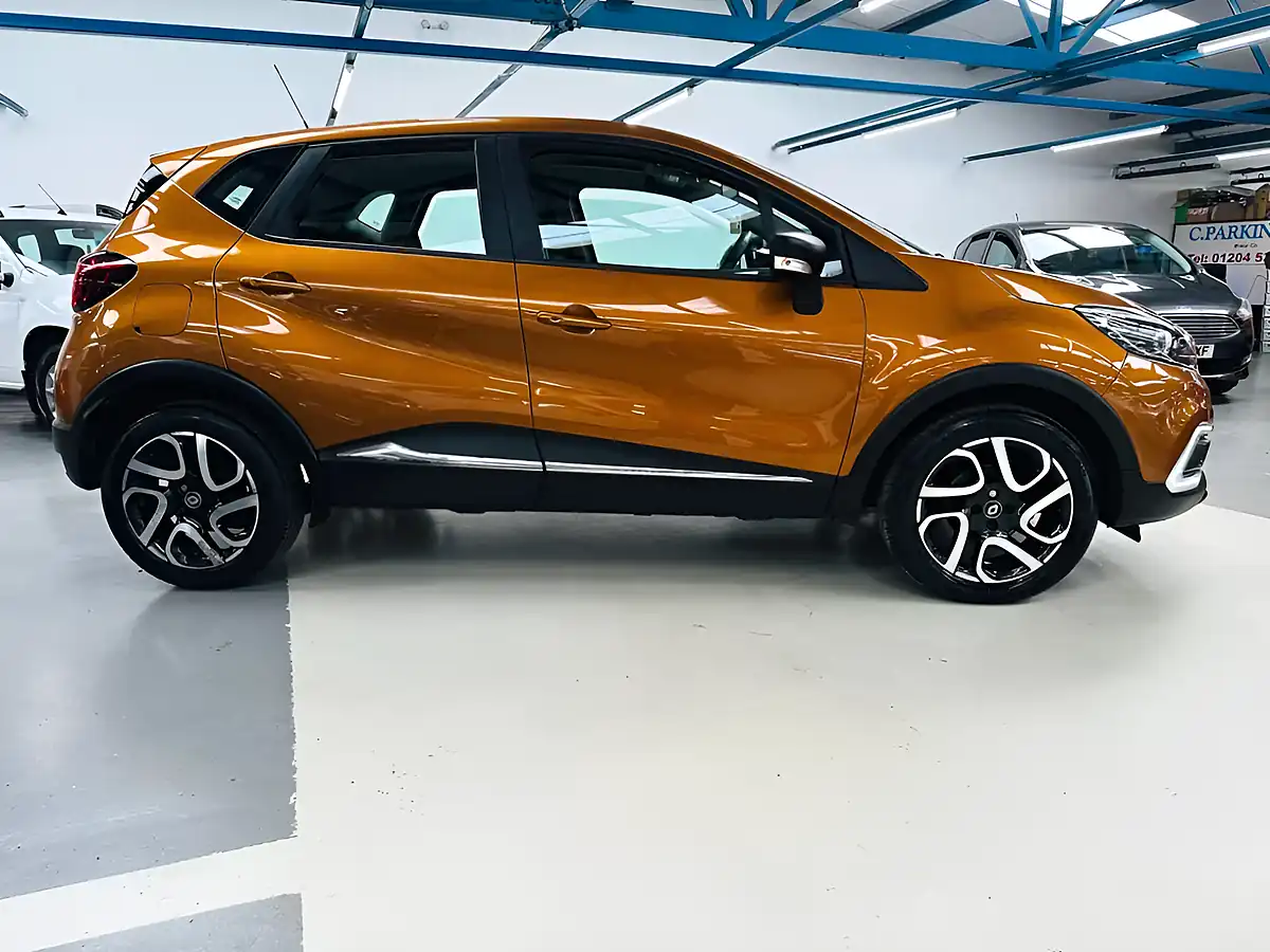 Used 2017 Renault Captur Dynamique Nav Desert Orange - Interior and Exterior details 20