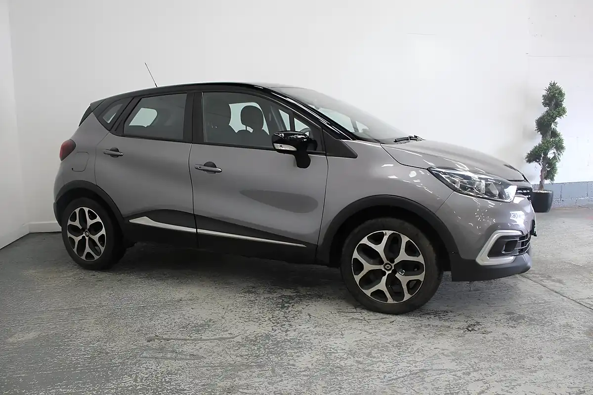 Used 2017 Renault Captur Dynamique Nav Grey - Interior and Exterior details 4