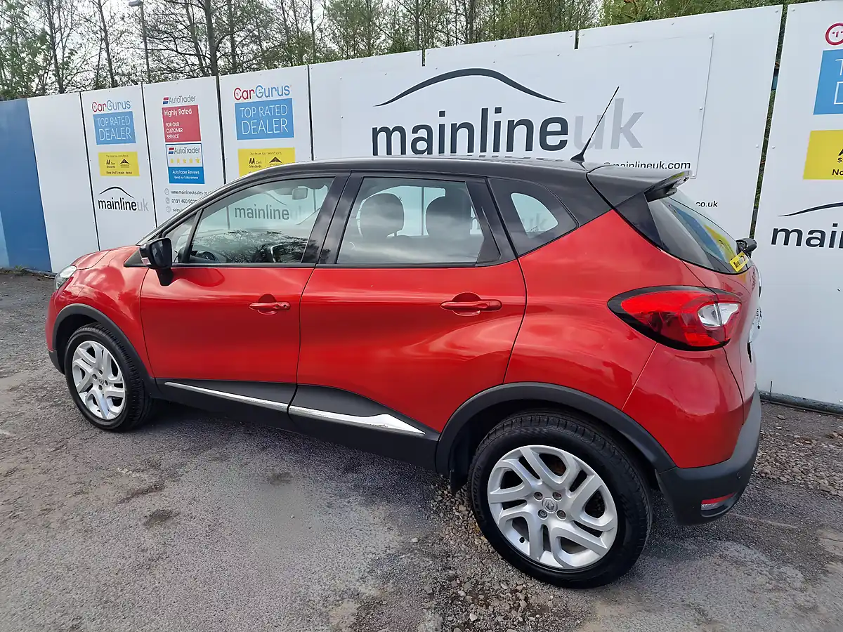 Used 2017 Renault Captur Dynamique Nav Red - Interior and Exterior details 11