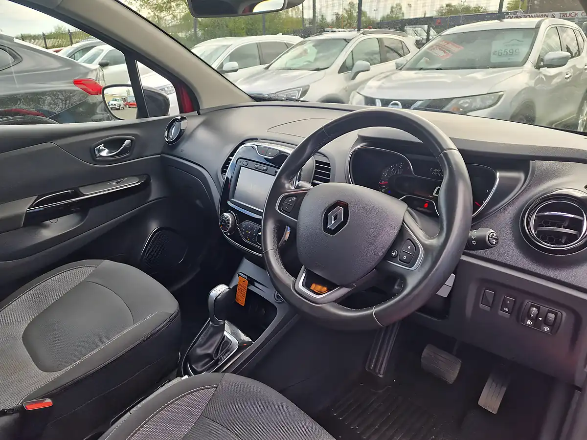 Used 2017 Renault Captur Dynamique Nav Red - Interior and Exterior details 15