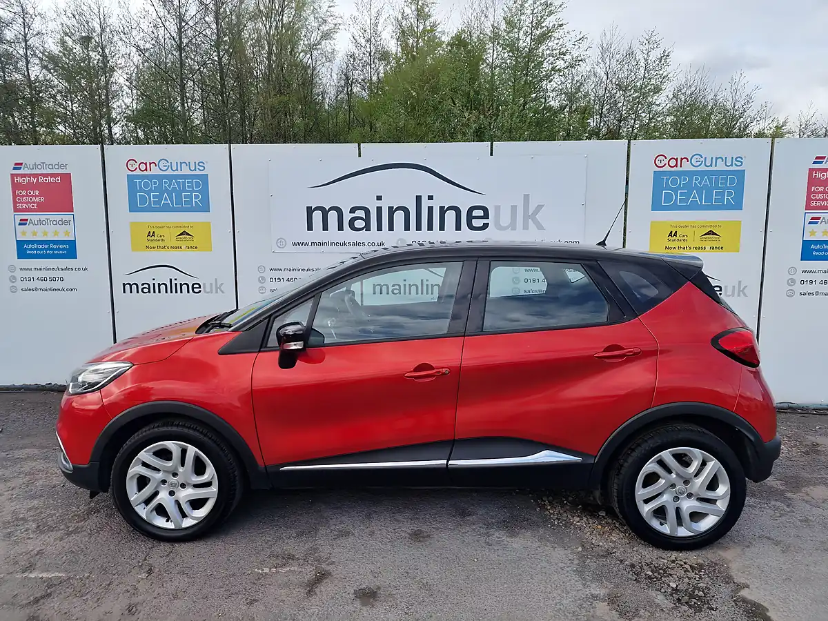 Used 2017 Renault Captur Dynamique Nav Red - Interior and Exterior details 8