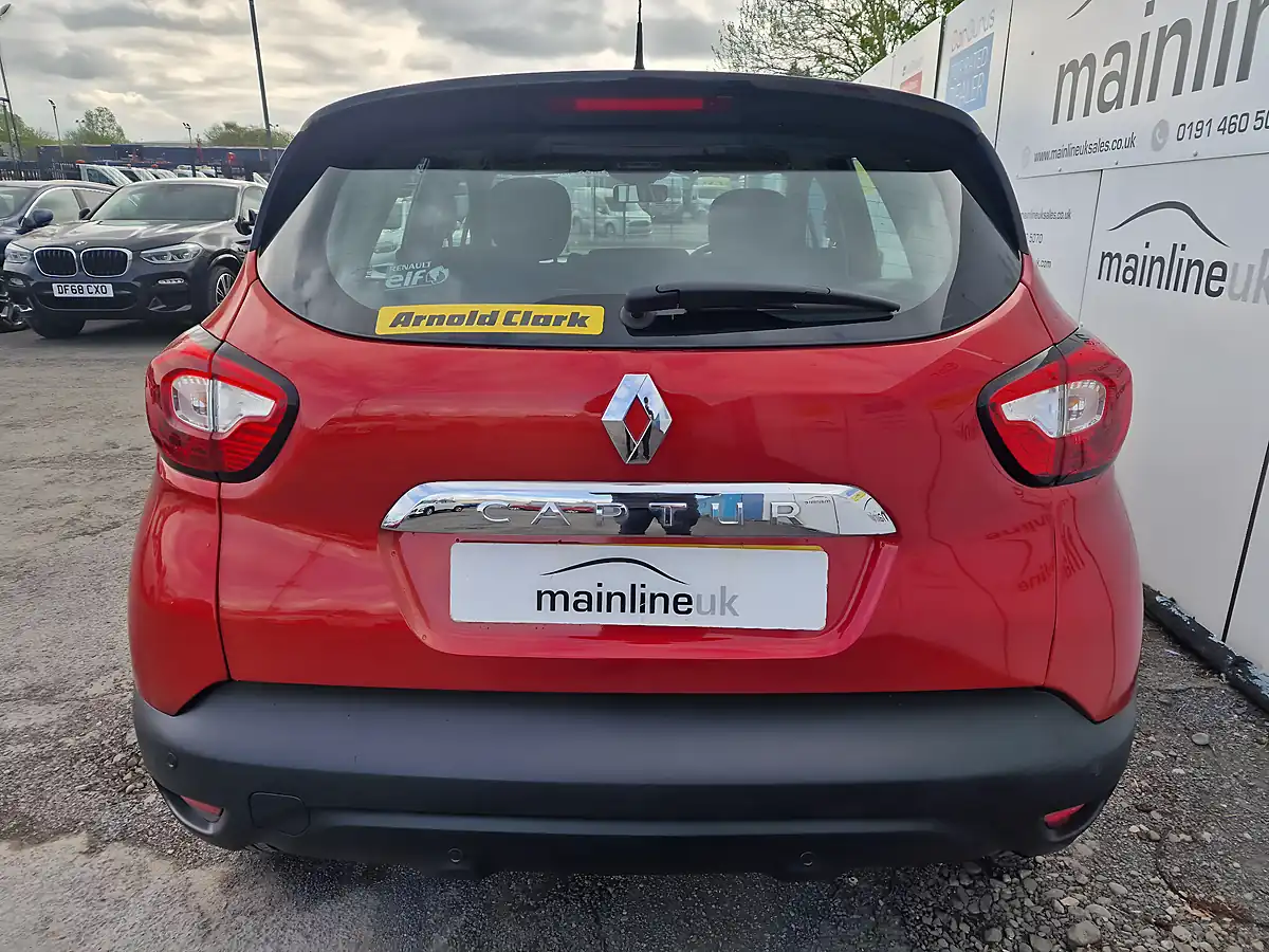Used 2017 Renault Captur Dynamique Nav Red - Interior and Exterior details 9