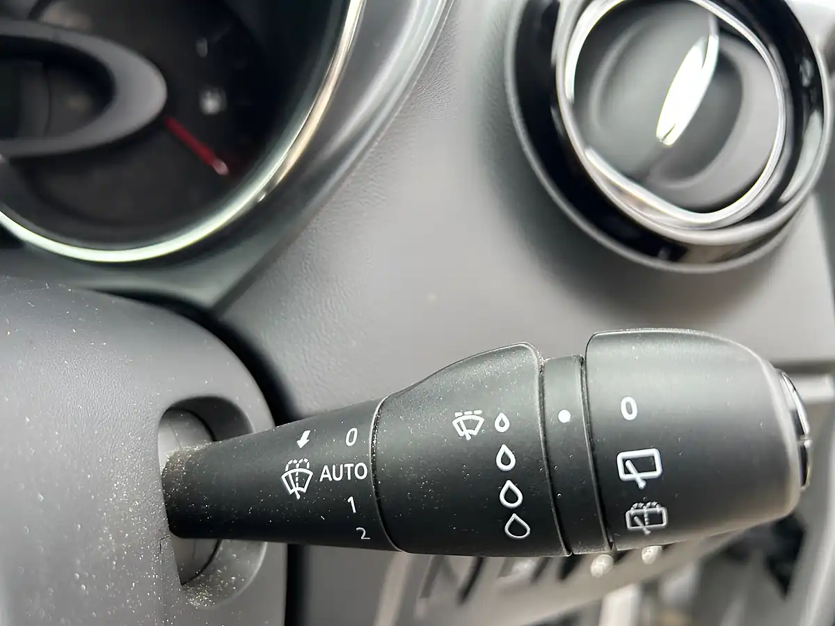 Used 2017 Renault Captur Dynamique Nav Silver - Interior and Exterior details 11