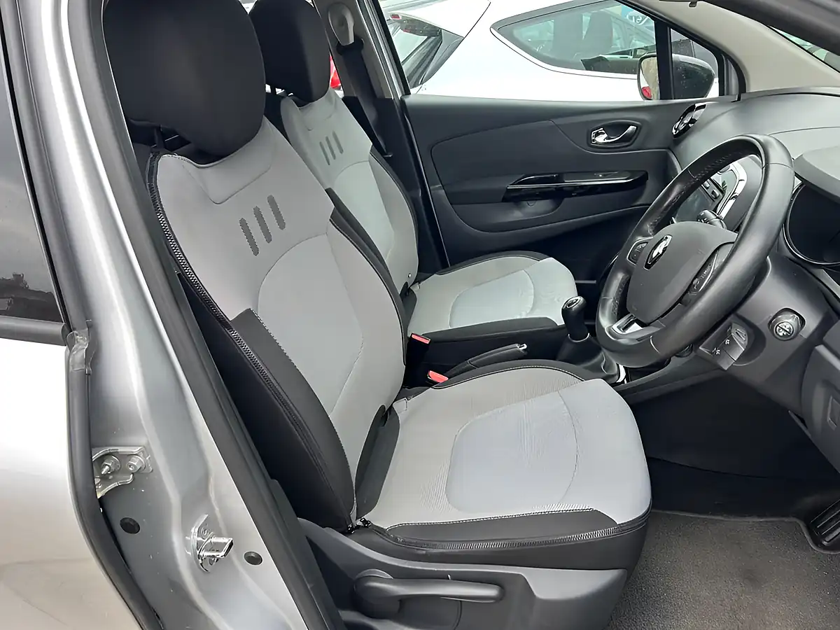 Used 2017 Renault Captur Dynamique Nav Silver - Interior and Exterior details 12