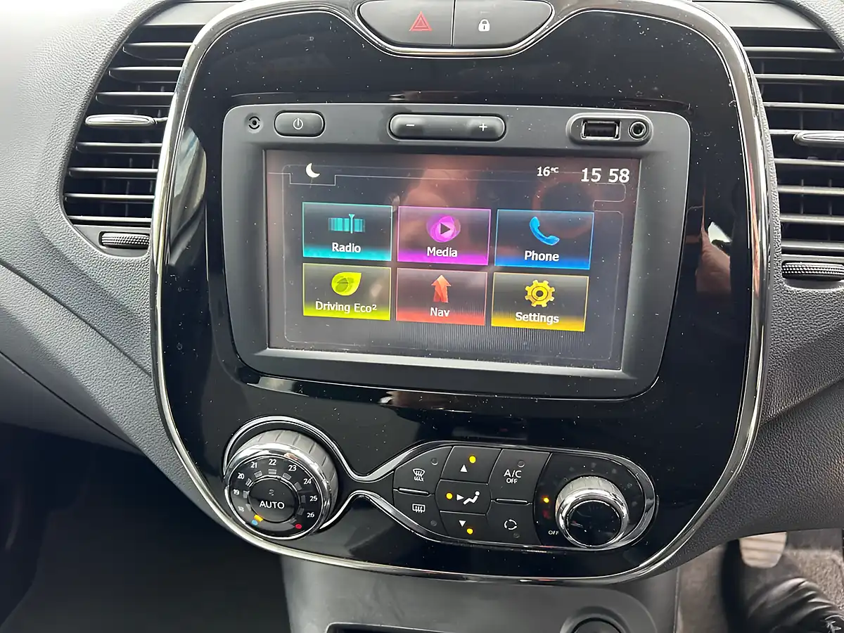 Used 2017 Renault Captur Dynamique Nav Silver - Interior and Exterior details 15