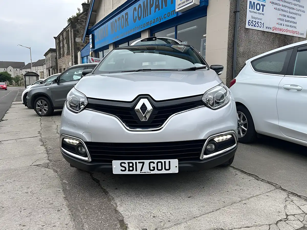 Used 2017 Renault Captur Dynamique Nav Silver - Interior and Exterior details 17