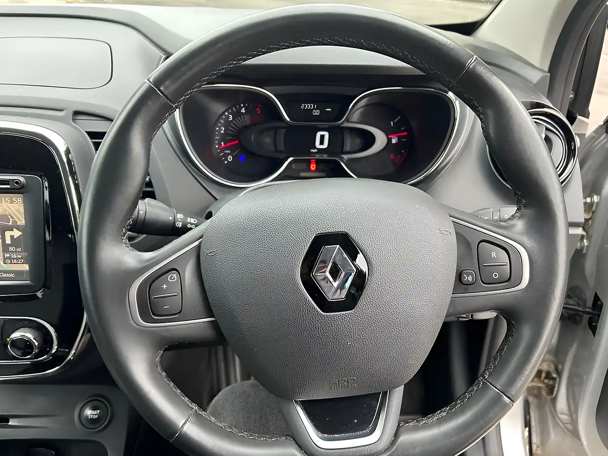 Used 2017 Renault Captur Dynamique Nav Silver - Interior and Exterior details 18