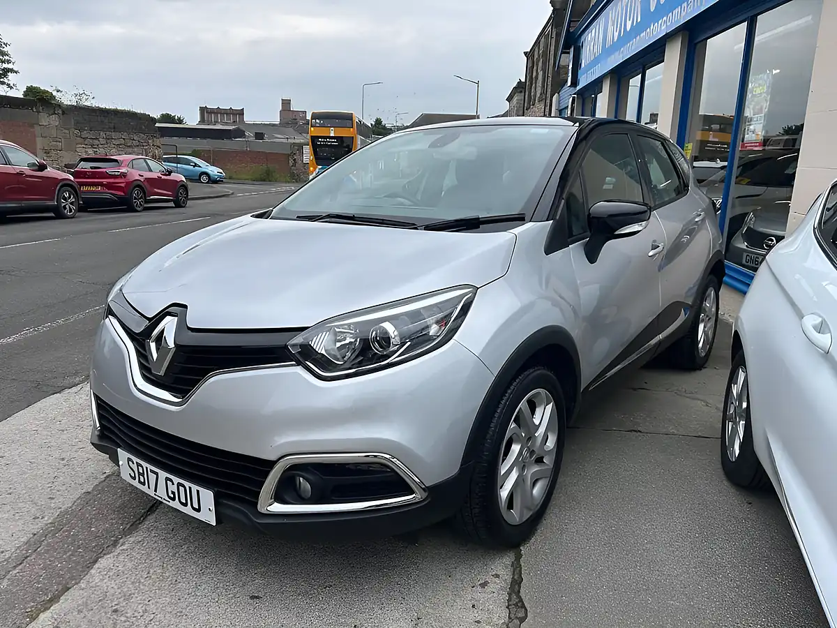 Used 2017 Renault Captur Dynamique Nav Silver - Interior and Exterior details 2