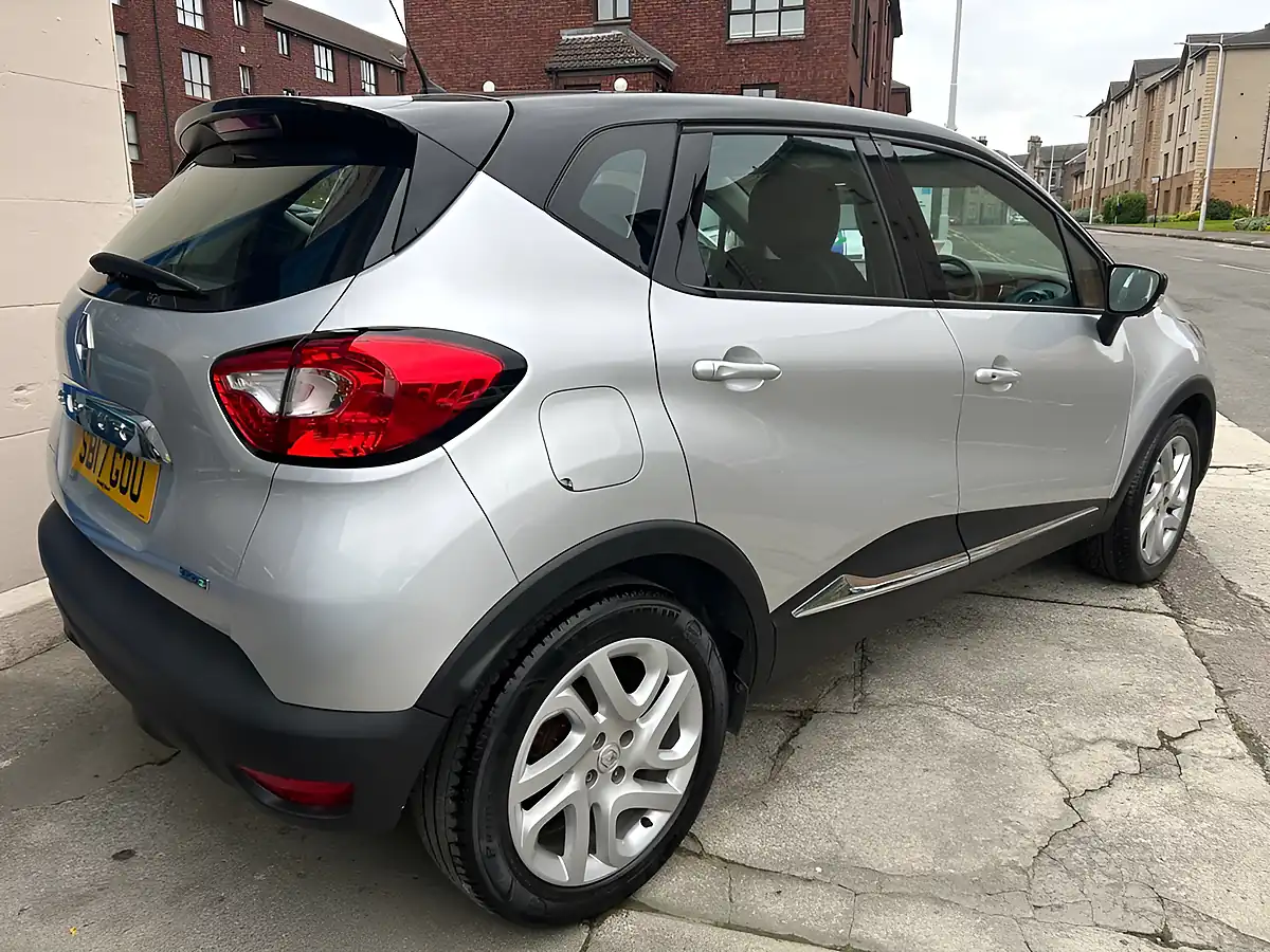 Used 2017 Renault Captur Dynamique Nav Silver - Interior and Exterior details 5