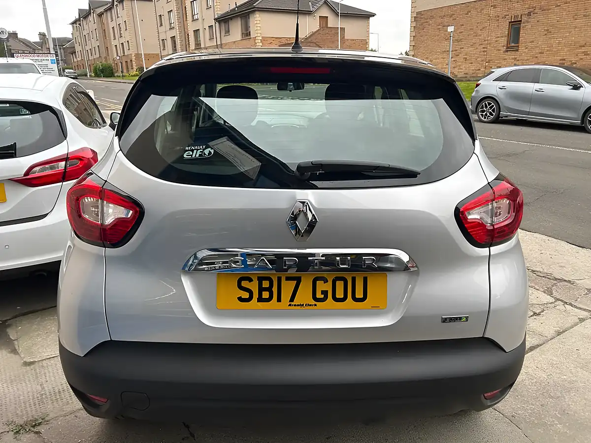 Used 2017 Renault Captur Dynamique Nav Silver - Interior and Exterior details 6