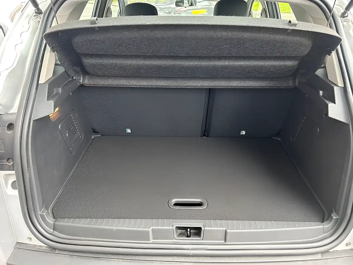 Used 2017 Renault Captur Dynamique Nav Silver - Interior and Exterior details 7