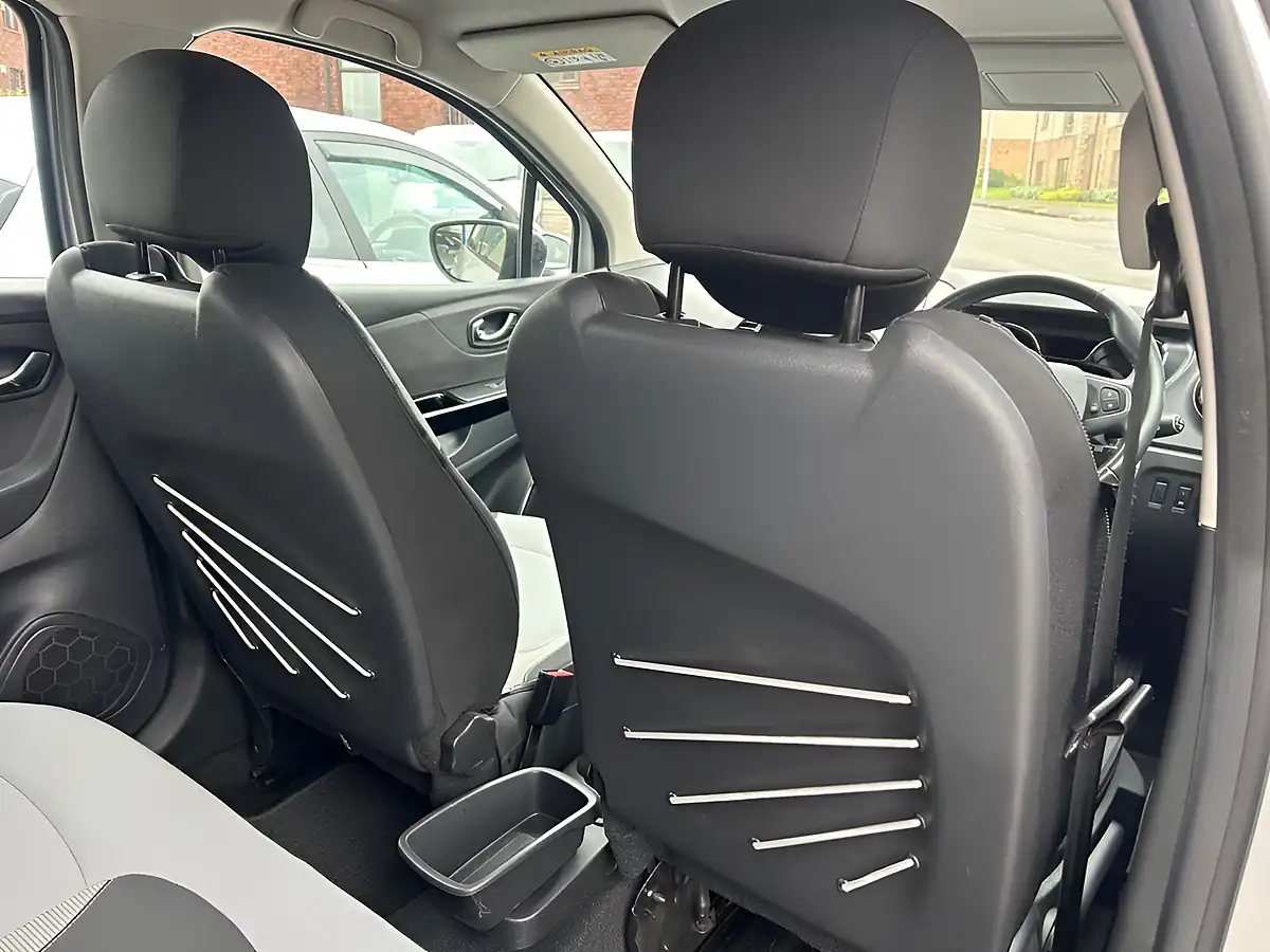 Used 2017 Renault Captur Dynamique Nav Silver - Interior and Exterior details 8