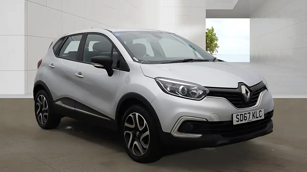 Used 2017 Renault Captur Dynamique Nav Silver - Front View