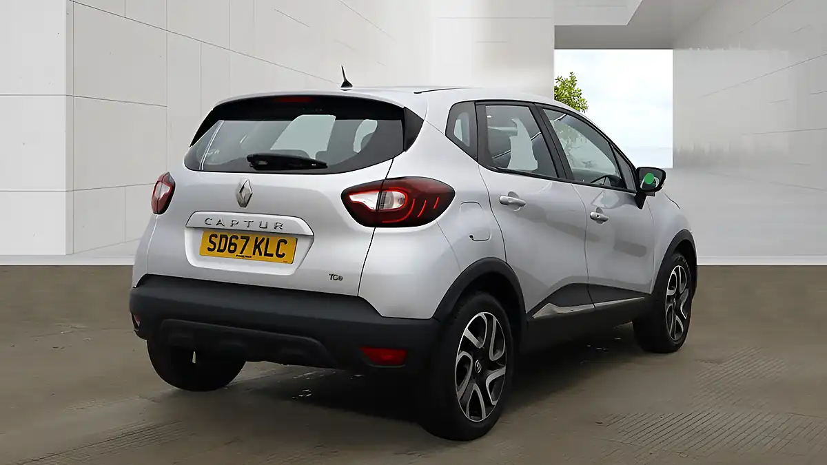 Used 2017 Renault Captur Dynamique Nav Silver - Interior and Exterior details 4