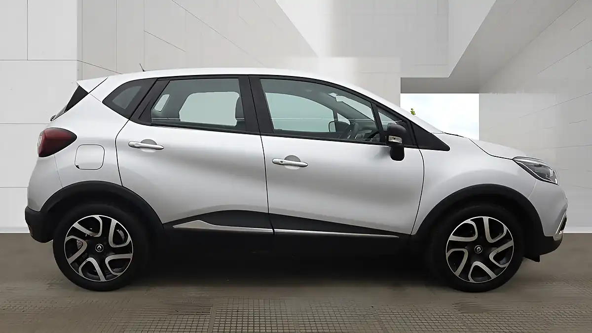 Used 2017 Renault Captur Dynamique Nav Silver - Interior and Exterior details 5