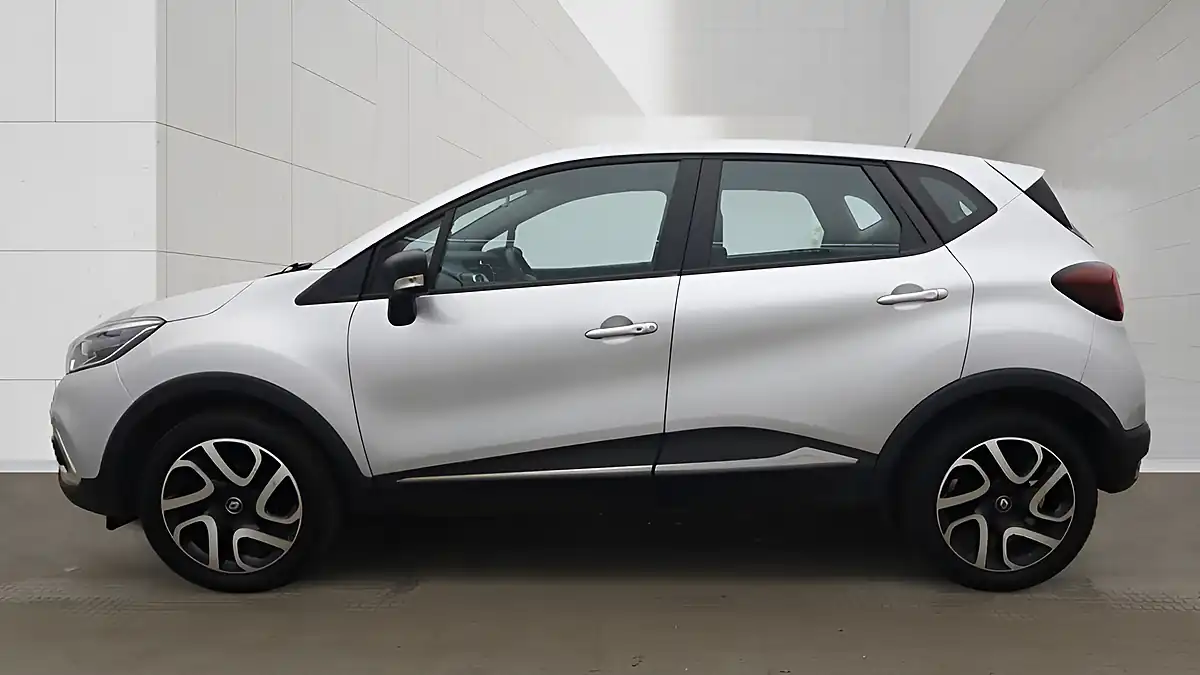 Used 2017 Renault Captur Dynamique Nav Silver - Interior and Exterior details 6