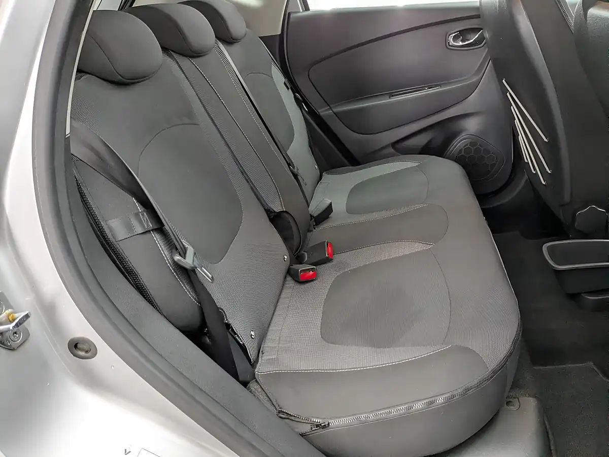 Used 2017 Renault Captur Dynamique Nav Silver - Interior and Exterior details 12