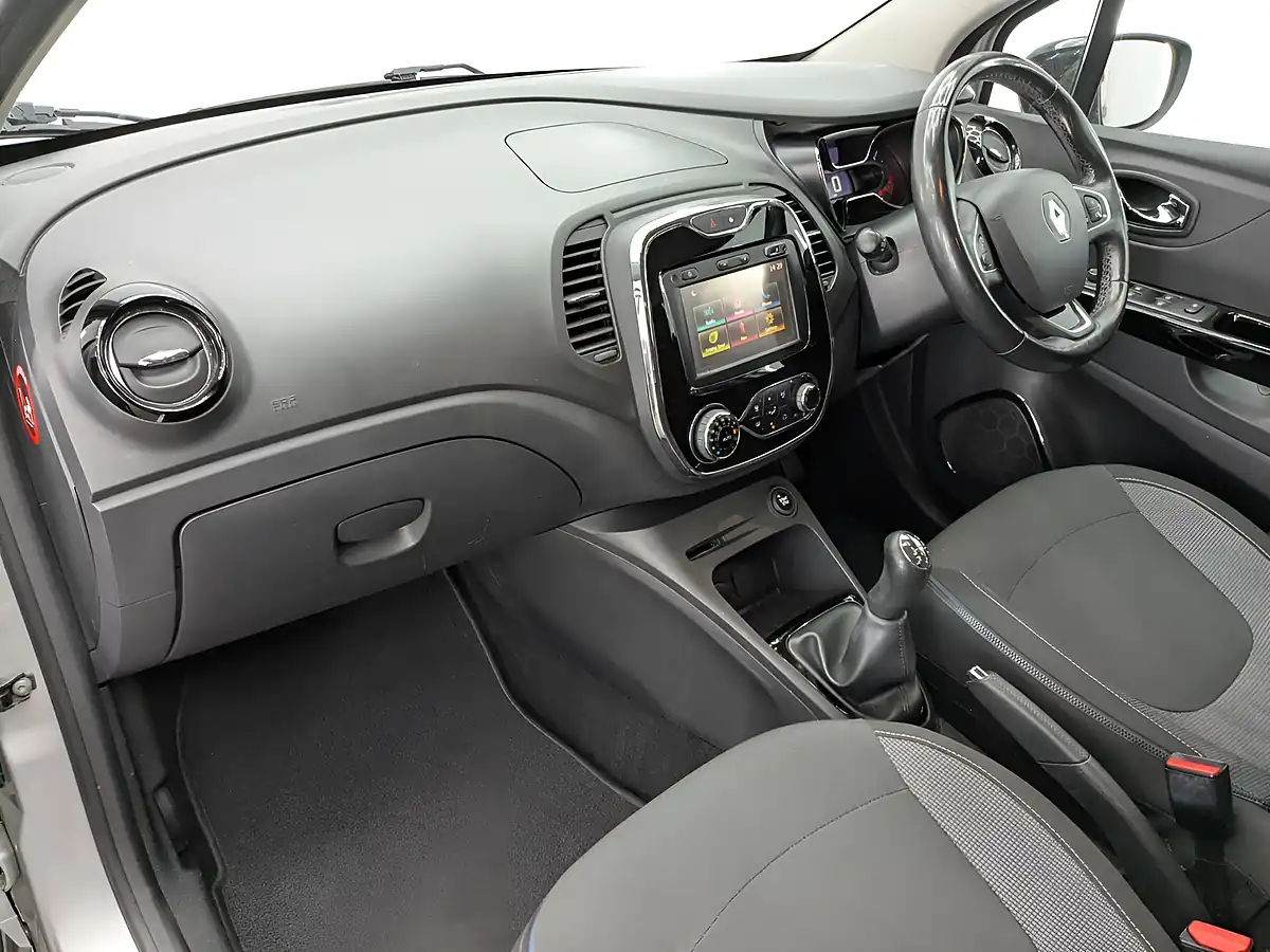 Used 2017 Renault Captur Dynamique Nav Silver - Interior and Exterior details 15