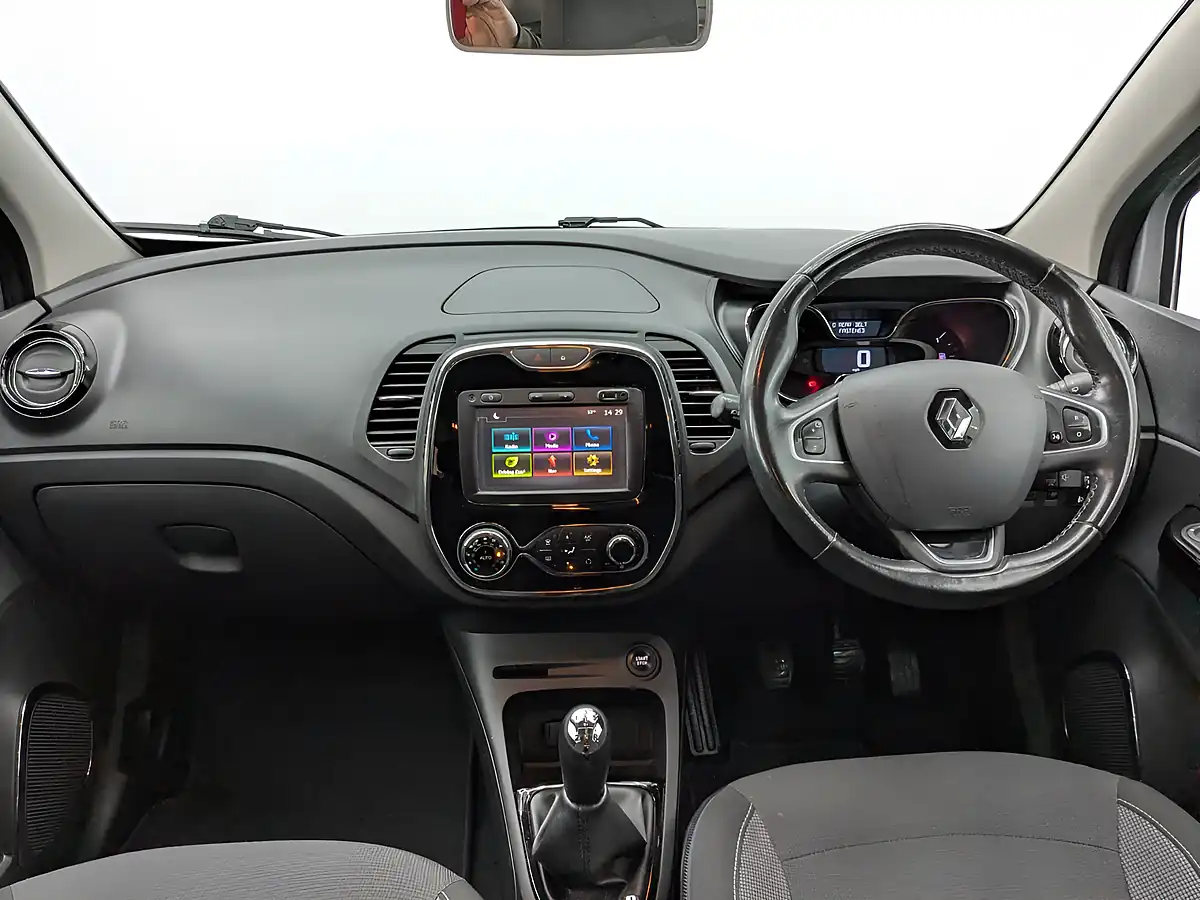 Used 2017 Renault Captur Dynamique Nav Silver - Interior and Exterior details 16
