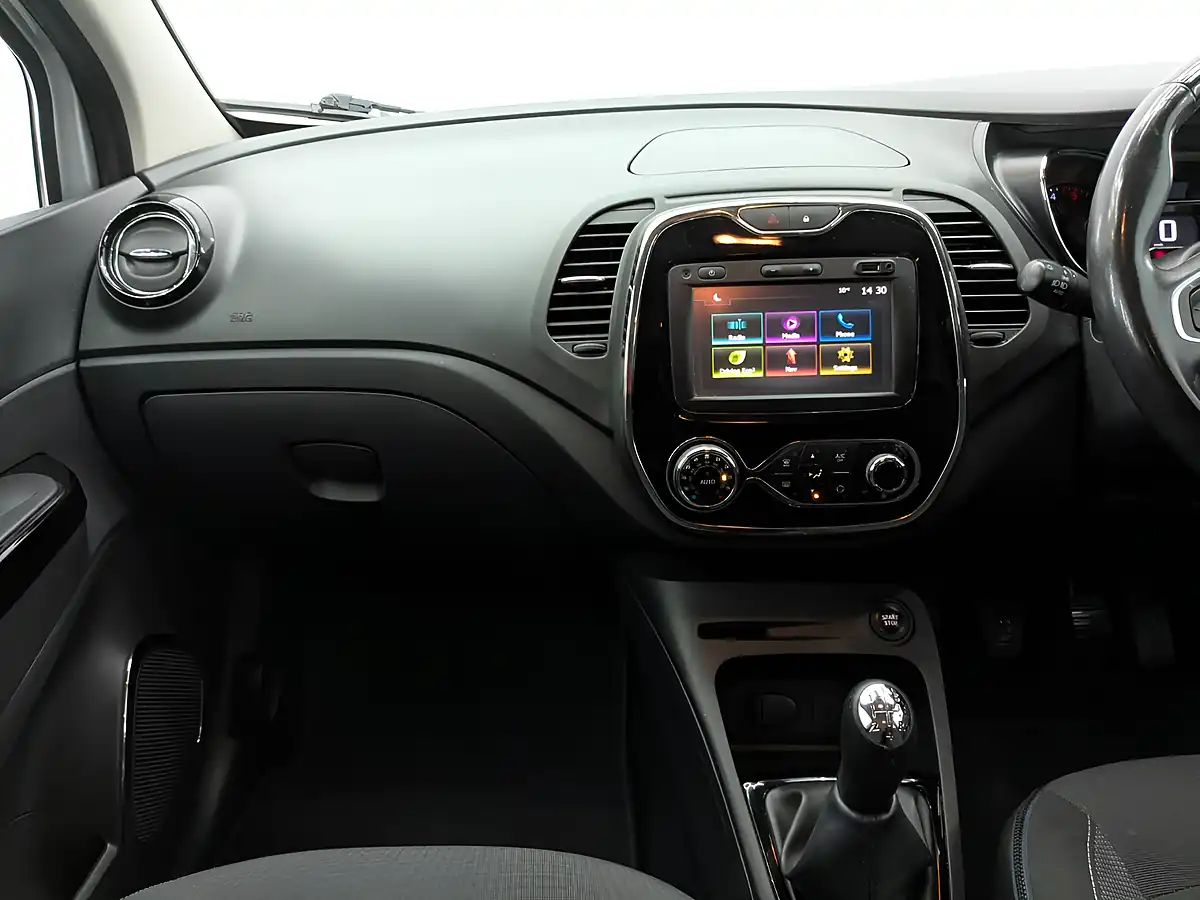 Used 2017 Renault Captur Dynamique Nav Silver - Interior and Exterior details 18