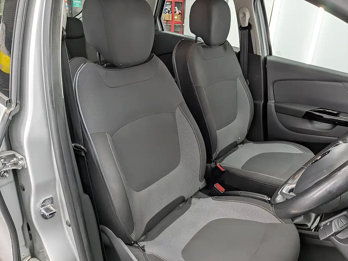 Used 2017 Renault Captur Dynamique Nav Silver - Interior and Exterior details 19