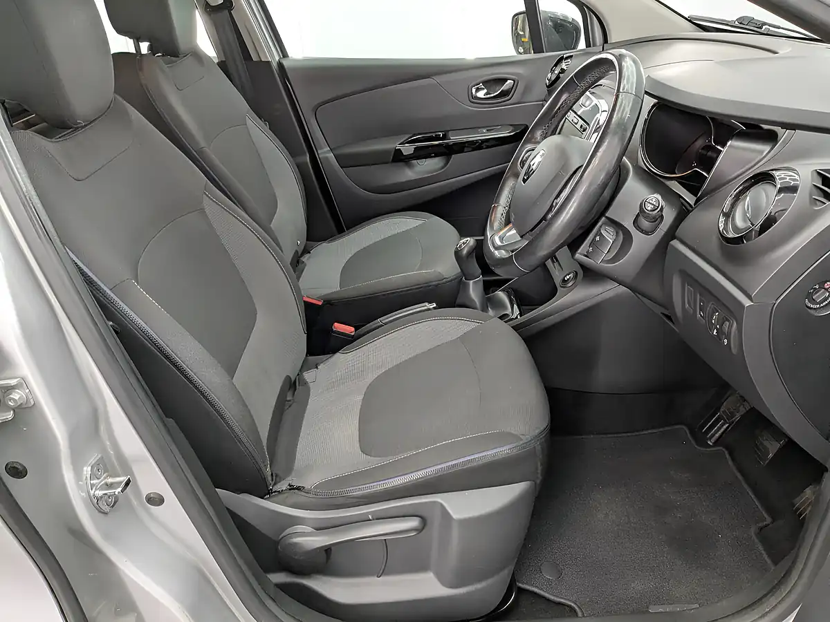 Used 2017 Renault Captur Dynamique Nav Silver - Interior and Exterior details 20